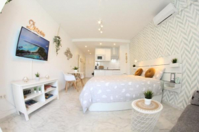 TORREMOLINOS - NEW CENTRAL STUDIO PLATA WITH BALCONY